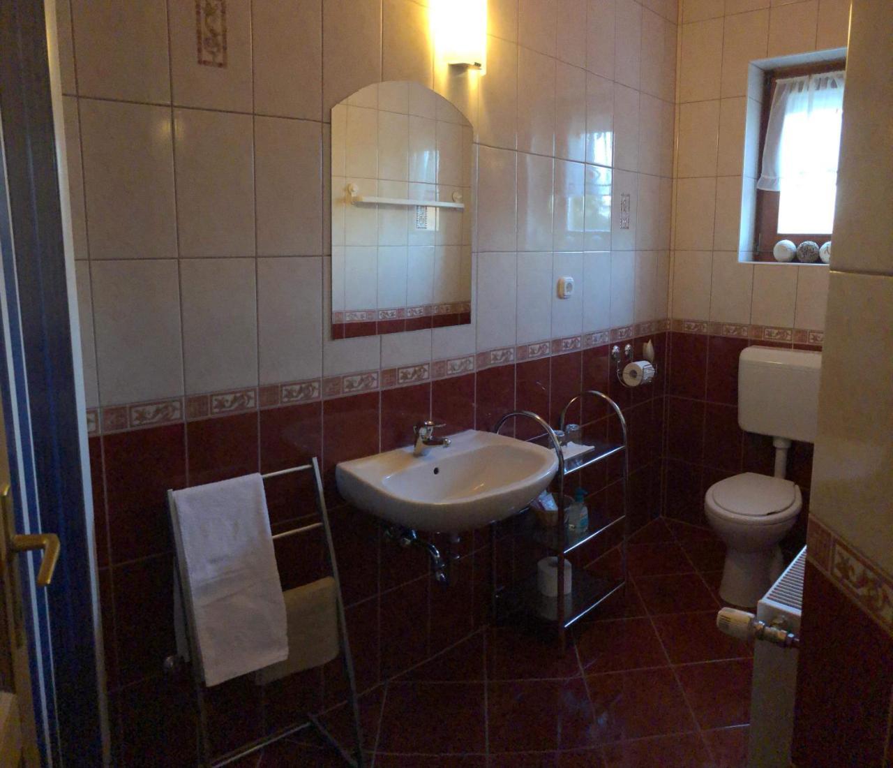 Kristaly Apartmanhaz Шарвар Экстерьер фото