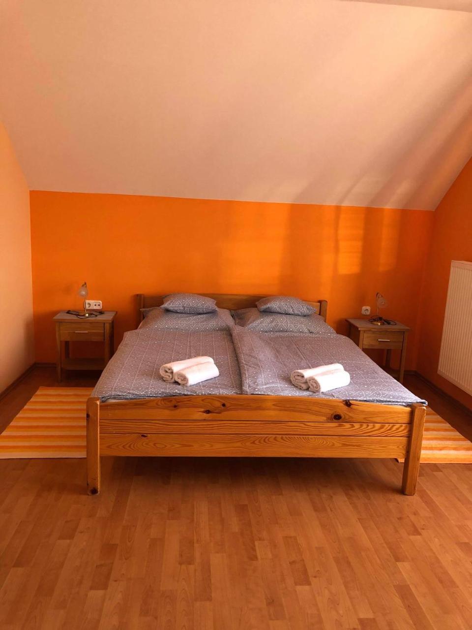 Kristaly Apartmanhaz Шарвар Экстерьер фото