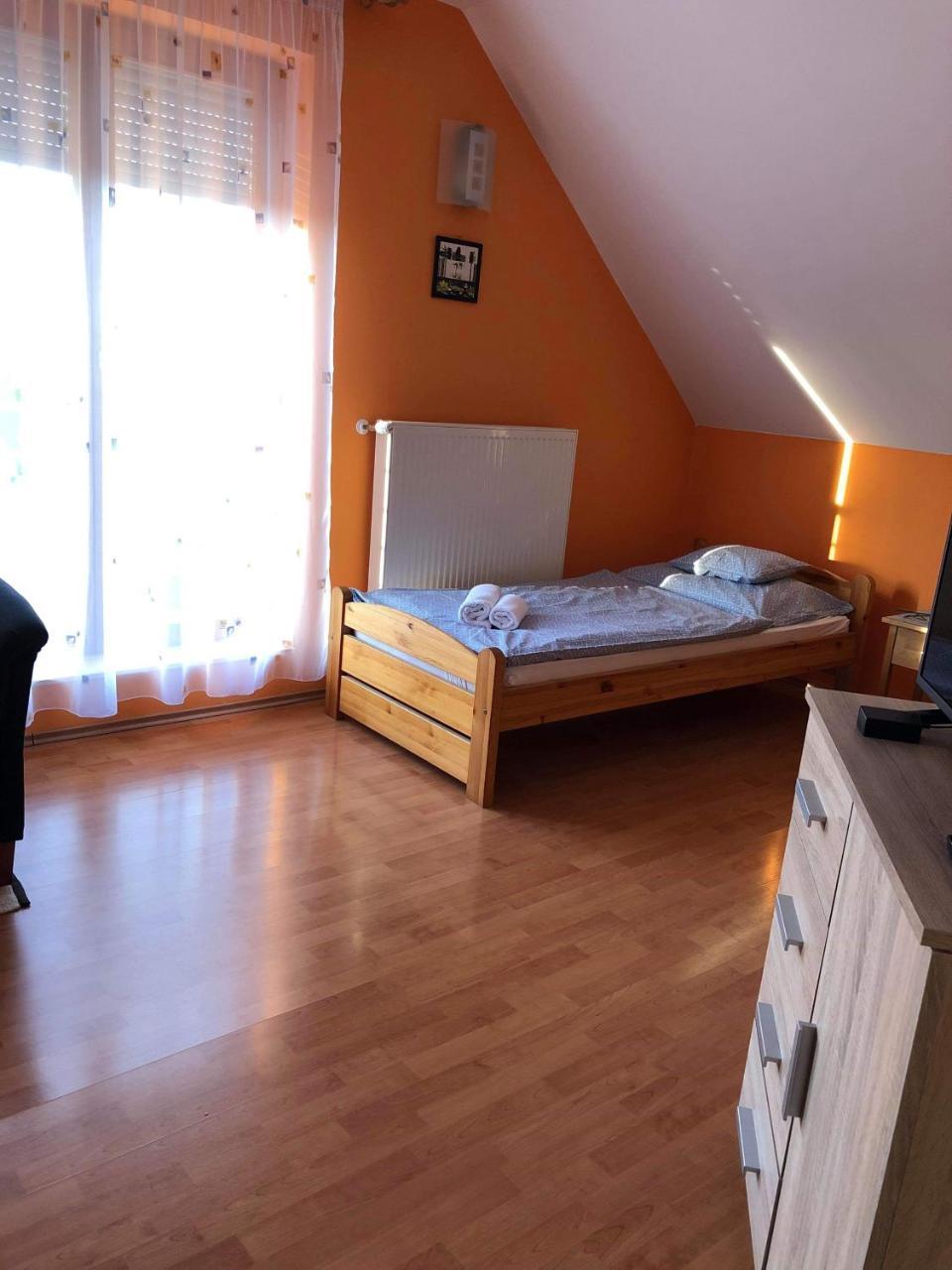 Kristaly Apartmanhaz Шарвар Экстерьер фото