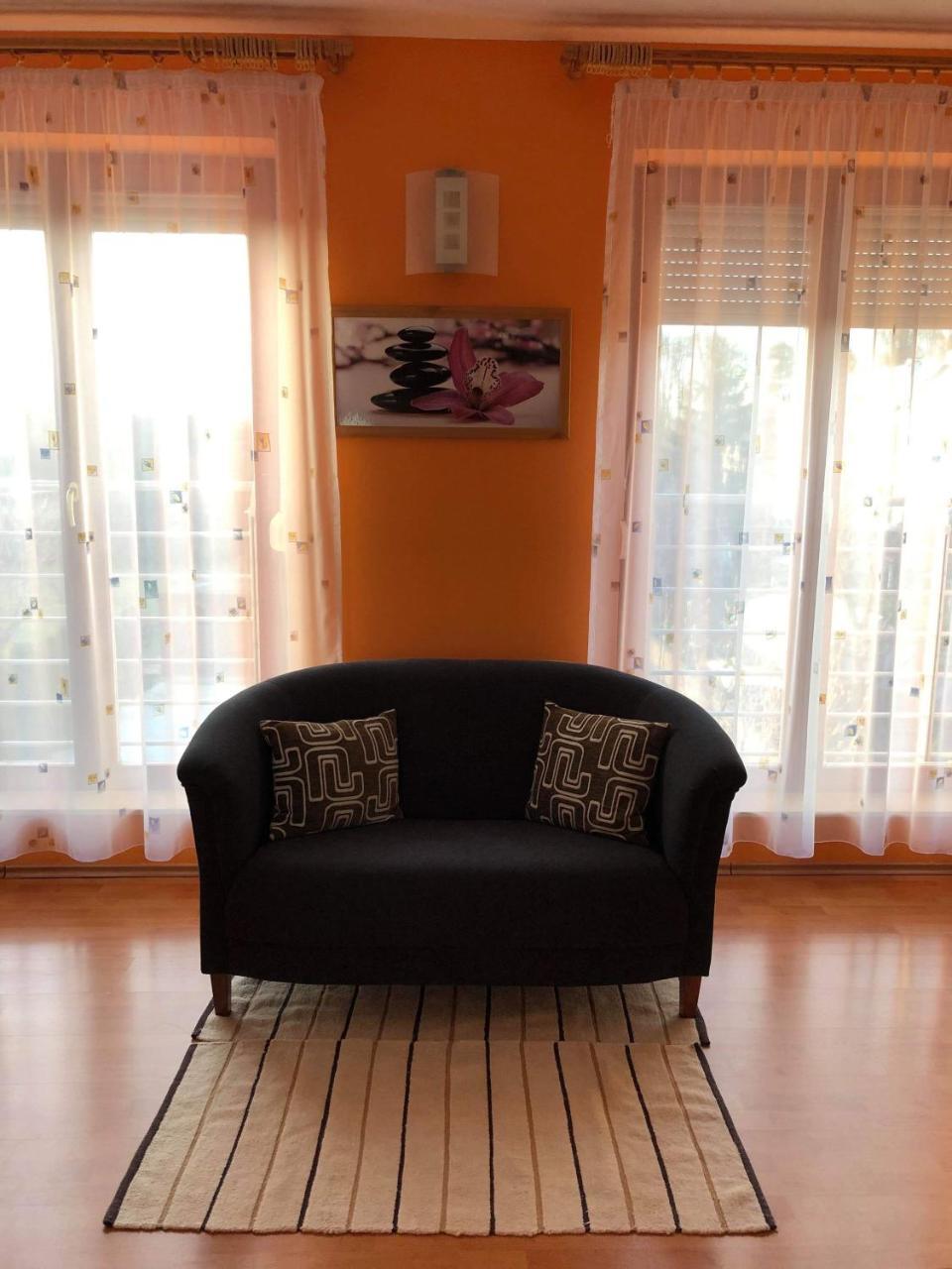 Kristaly Apartmanhaz Шарвар Экстерьер фото