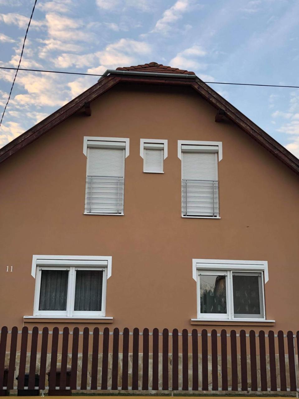 Kristaly Apartmanhaz Шарвар Экстерьер фото