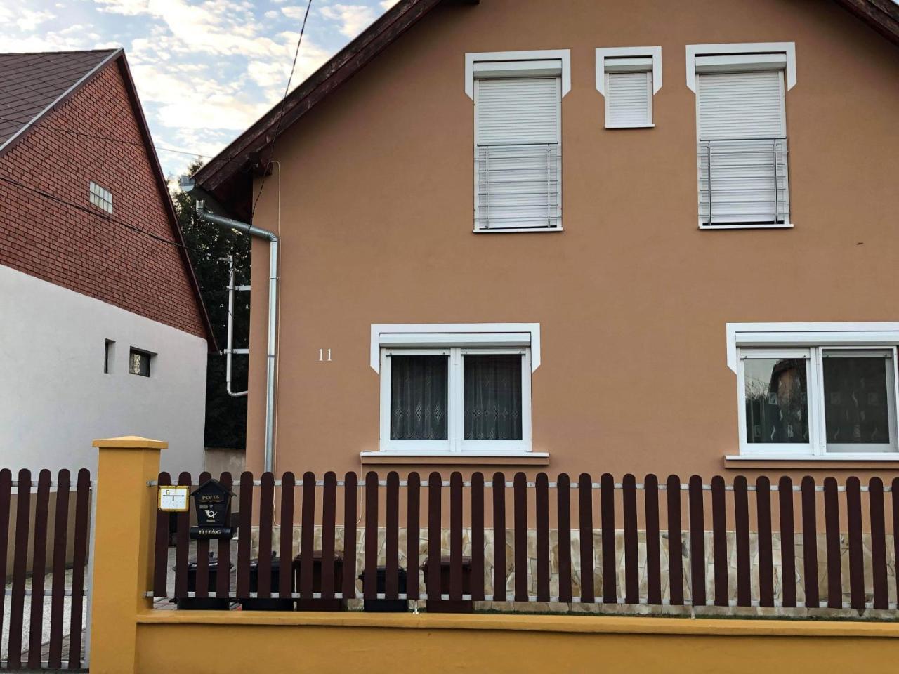 Kristaly Apartmanhaz Шарвар Экстерьер фото