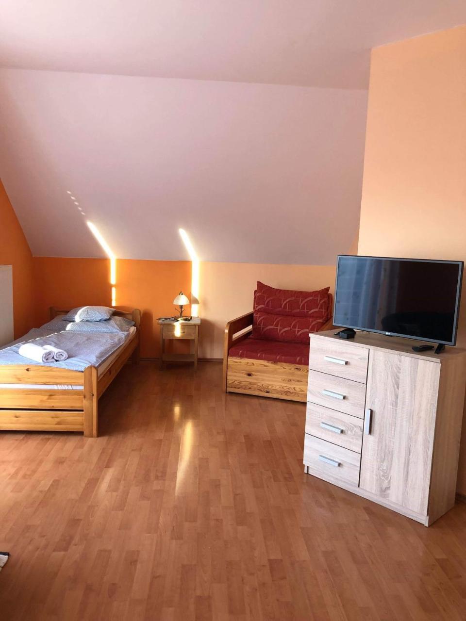 Kristaly Apartmanhaz Шарвар Экстерьер фото