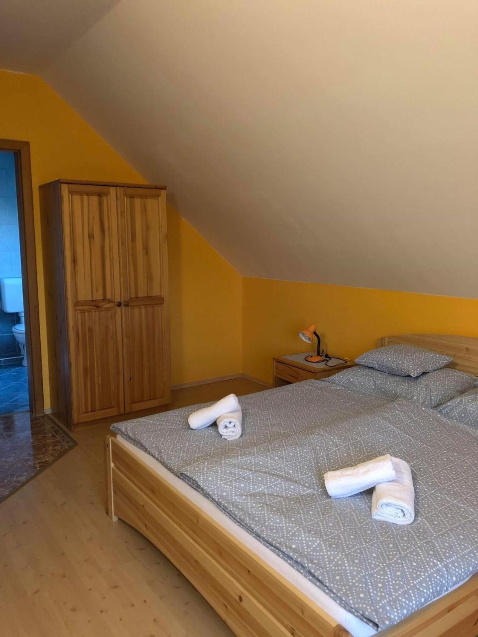 Kristaly Apartmanhaz Шарвар Экстерьер фото