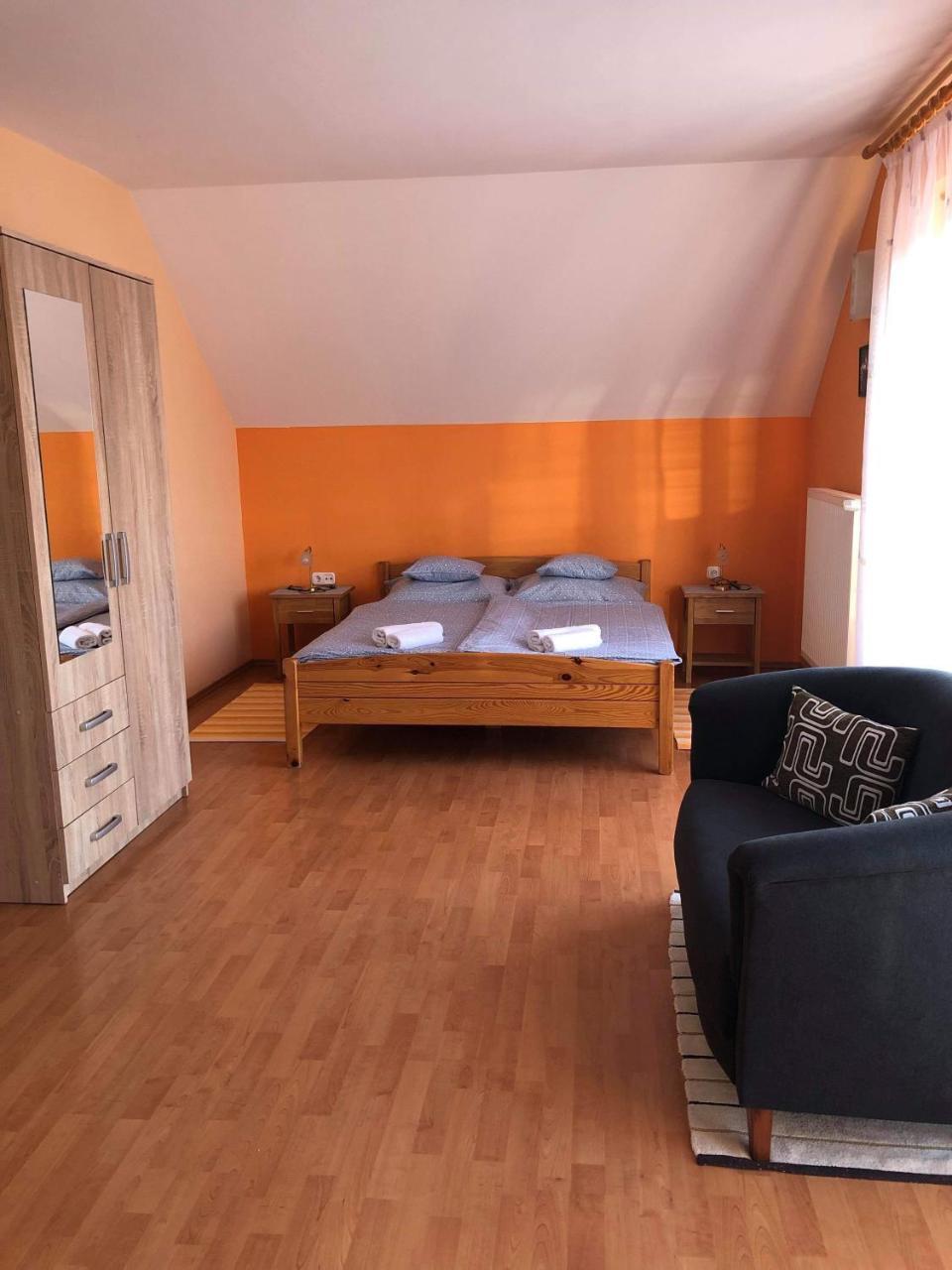 Kristaly Apartmanhaz Шарвар Экстерьер фото