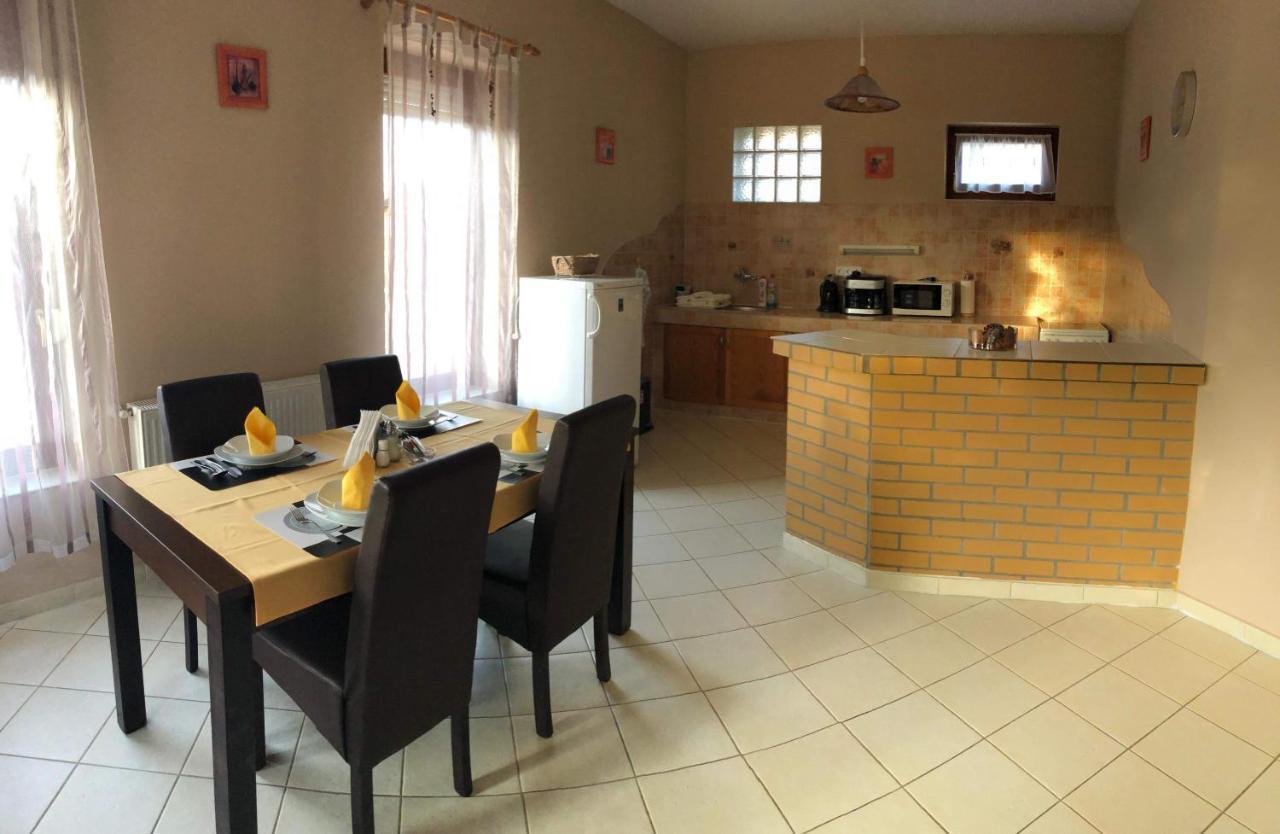 Kristaly Apartmanhaz Шарвар Экстерьер фото